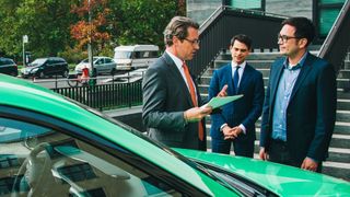 Zwei Gesetze heben sich gegenseitig auf. Wegen eines Formfehlers kann das Gesetz zum autonomen Fahren momentan nicht in Kraft treten. Es ist eine weitere Panne während der Amtszeit von Verkehrsminister Andreas Scheuer (links). (BMVI)