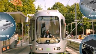 Das neue Kollisionswarnsystem für Stadt- und Straßenbahnen der Bosch Engineering GmbH erfasst mit jeweils einem Radar- und Videosensor Fahrzeuge, Busse, benachbarte Schienenfahrzeuge und feststehende Hindernisse auf dem Schienenweg. Erkennt das System ein Unfallrisiko, warnt es den Zugführer und bremst die Bahn selbständig ab. (Bosch)