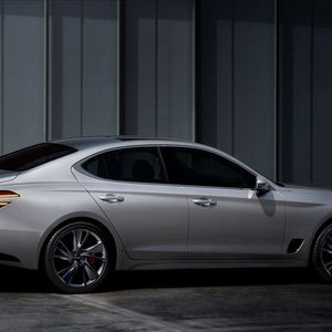 Auch die Rückleuchten und das Design des Heckdeckels hat Genesis beim G70 überarbeitet.(Bild:  Genesis)