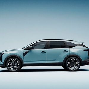 Zu den verbliebenen direkten Wettbewerbern zählen VW Golf Variant, Opel Astra Sportstourer und Skoda Octavia Combi.(Bild:  Dacia)