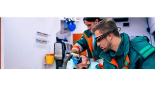 Das Arbeiten mit AR-Lösungen ist im Gesundheitssektor teilweise schon heute Realität. (Copyright (c) 2021 My Ocean Production/Shutterstock. No use without permission.)