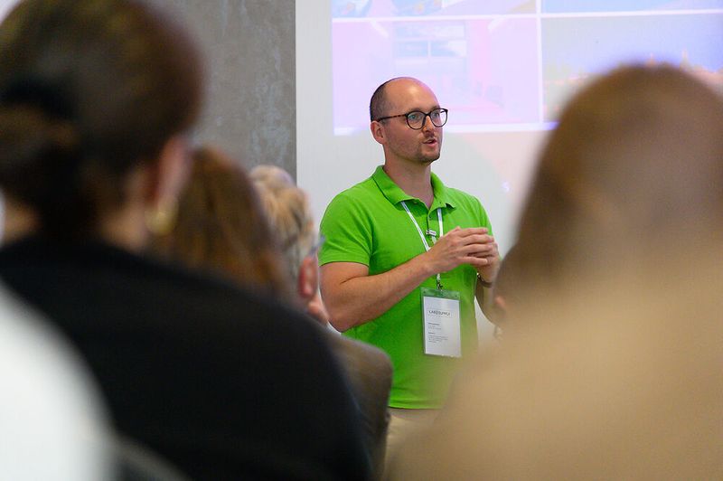 Hier erläutert Mario Schneider von der Better Basic GmbH wie die smarte Organisation im Labor gelingt.    Mehr Infos zu den kommenden LAB-SUPPLY-Messen finden Sie auf www.lab-supply.info (Bild: Stefan Stark)