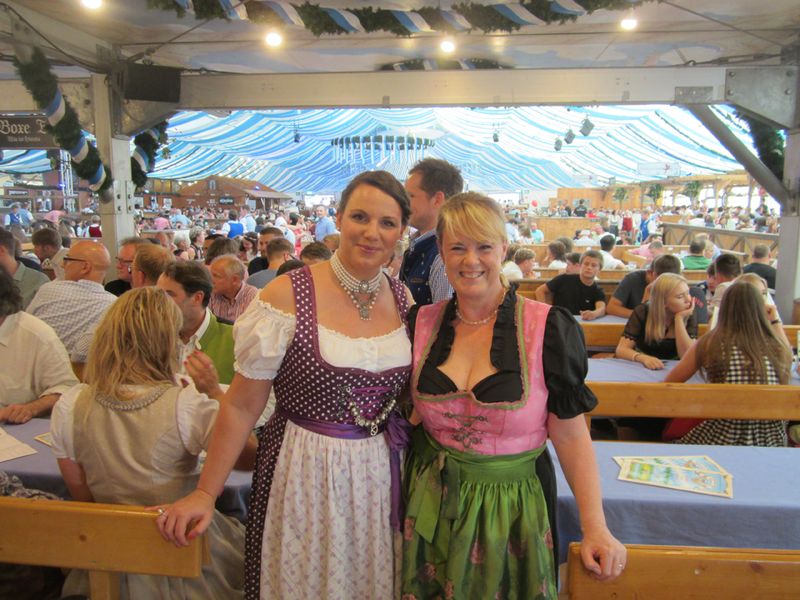 Fescher geht nimmer, (l.) Sabrina Hoefs, ALSO, und Janet Spacey, Spacey PR. (Bild: IT-BUSINESS)