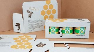 Nachhaltigkeit spielte in allen Kategorien dieses Jahr eine große Rolle, wie diese Wellpappenverpackung mit Grasfaseranteil für Honiggläser. (DVI/ Heuchemer Verpackung GmbH & Co. KG)
