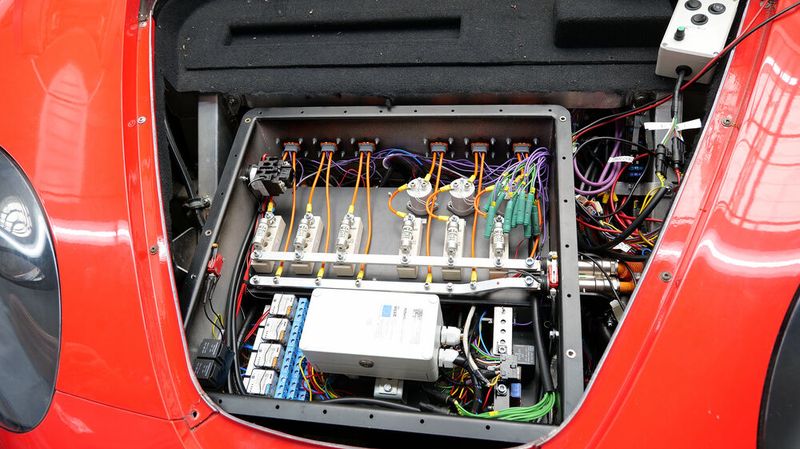 Alle Komponenten des E-Antriebs sind frei zugänglich, woduch sich die Funktionen viel besser nachvollziehen lassen. (Bild: Schmidt - VCG)