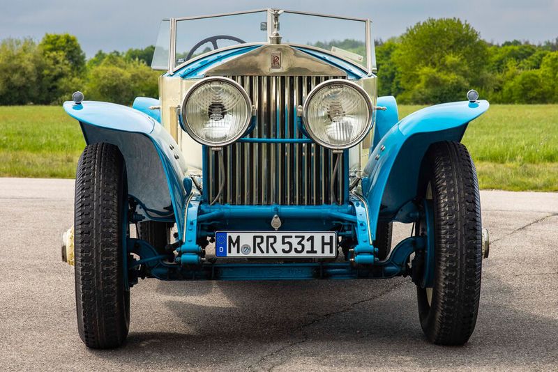 Ein frühes Markenzeichen von Rolls-Royce war der mächtige, chromglänzende Kühlergrill. (Bild: Rolls-Royce)