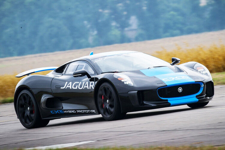 Das Ingenieurteam wollte einen pfeilschnellen Straßenfeger mit den Verbrauchswerten eines Toyota Prius und den Fahrleistungen eines Bugatti Veyron verknüpfen. (Foto: Jaguar)