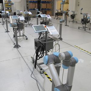 Die Leichtbauroboter von Universal Robots bei den Testläufen. 