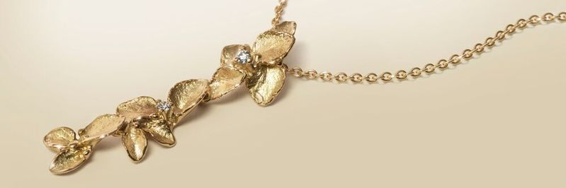 Die Ulmer Schmuckmanufaktur Ehninger Schwarz 1876 begeistert seit 140 Jahren durch Schmuckideen von höchster Qualität. Im Bild eine Erbskette aus der Kollektion Windspiel 1.(Bild:  ERNESTO MARTENS)