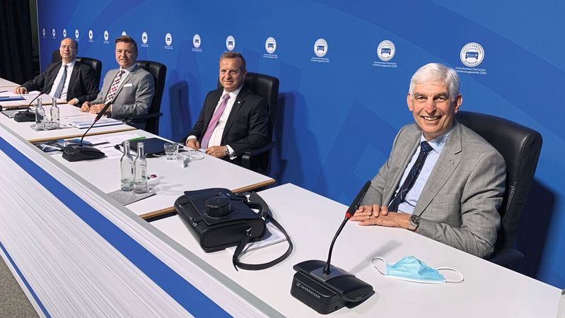 Der ZDK-Vorstand mit  (v. l.) Hauptgeschäftsführer Axel Koblitz, den Vizepräsidenten Wilhelm Hülsdonk und Thomas Peckruhn sowie Schatzmeister Michael Kraft. (Bild:  Pfaff/»kfz-betrieb«)