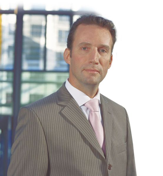 4 „Durch die Kombination der verschiedenen Module von Kameras, Okularen bis hin zu Bedienelementen und Softwarepaketen kann der Anwender sich sein BX3-Mikroskop maßgeschneidert zusammenstellen.“ Dr. Volkmar Prill, General Manager Mikroskopie DACH bei Olympus (Archiv: Vogel Business Media)