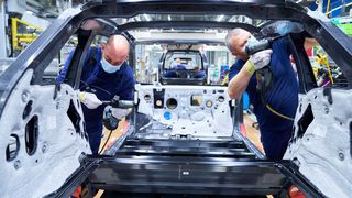 Der BMW-Stromer i3 wird im Werk Leipzig gefertigt. Modelle wie dieses sorgen für neue Wertschöpfung und weniger Umfänge zugleich. (BMW)