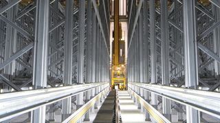 Im TK-HRL verfahren vier RBG des Typs Master 24-TK und absolvieren stündlich bis zu 22 Doppelspiele. (Bild: Stöcklin Logistik AG)