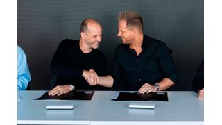 v. l. Sepp Hochreiter, Gründer von Nxai und KI-Forscher, und David Reger, Gründer und CEO von Neura Robotics, freuen sich über die Zusammenarbeit in Sachen Physical AI.  (Bild: Neura)