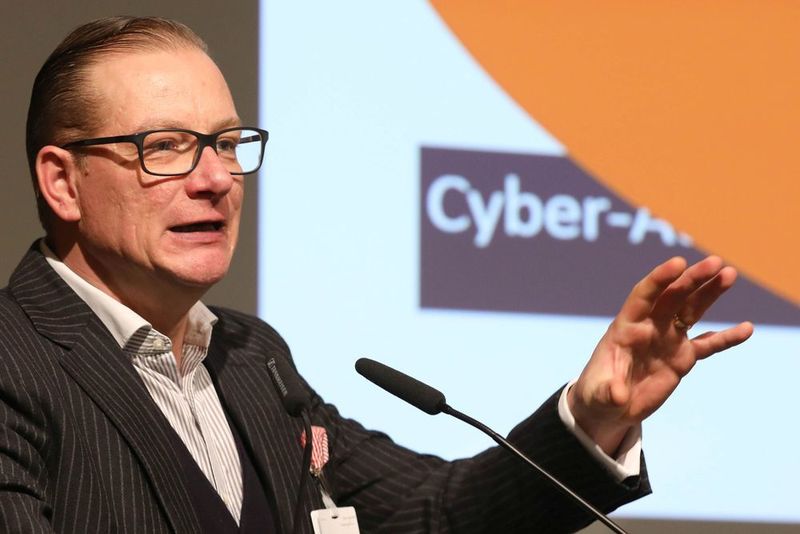 Panel Industrie 4.0 - Prof. Dr. Thomas Kindt, Noerr LLP: von BOYD bis zur Industriespionage - Vernetzung als Einfallstor (NuernbergMesse / Frank Boxler)