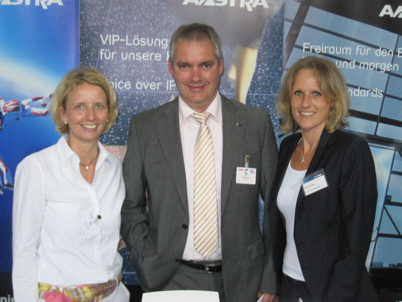 In netter Runde: (v.l.) Stephanie Steen (IT-BUSINESS), Rolf Erhardt (Herweck) und Beate Reuter (Aastra) (Archiv: Vogel Business Media)