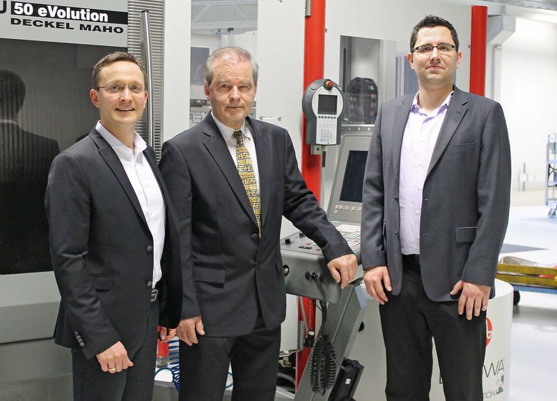 Dr. Stefan Freiberger, Prof. Rolf Steinhilper und Joachim Kleylein-Feuerstein (Von links) betreuen die Anwenderfabrik des Projekts Oberfranken 4.0. (Bild: Christian Wißler)