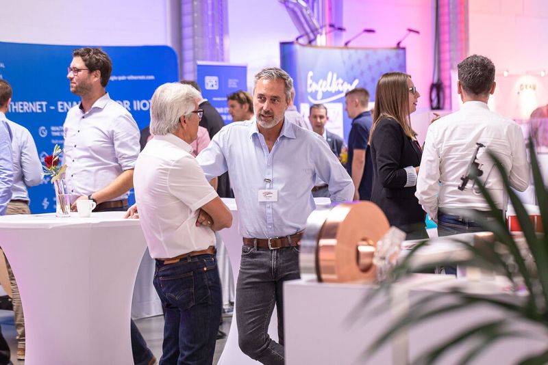 16. Anwenderkongress Steckverbinder: Der SPE-Tag am 4. Juli 2022 zog wieder viele interessierte Zuhörer an. Abgedeckt wurden fast alle Themen im Bereich Single Pair Ethernet vom Standard über das Marktpotenzial, Rückwärtskompatibilität, Schirmung, Messtechnik bis hin zum neuen Standard SPE M12 Hybrid. (Bild: Elektronikpraxis)