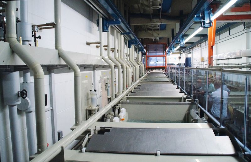 Diese neue Anlage zur chemischen Vernickelung hat AHC Oberflächentechnik im Werk München in Betrieb genommen. (Bild: AHC Oberflächentechnik)