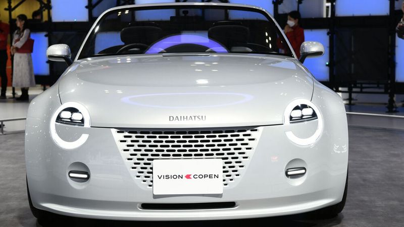 Die modernen LED-Leuchten in der Front zitieren das Scheinwerfer-Design des Ur-Copen. (Bild: Jama)