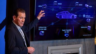 Federico Morales-Zimmermann, Group Vice President and General Manager, Original Equipment bei Clarios, gibt einen Ausblick auf das wachsende Produktportfolio des Zulieferers.
 (Bild: Steve Fecht)