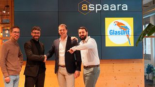 Von links: Kevin Zemmer (CTO) und Alexander Grimm (CEO) von Aspaara sowie Alexander Bru (Regional Business Manager DACH) und Kaan Menekse (Strategic Account Manager) von BASF Coatings Services Schweiz.
 (Bild: Glasurit)