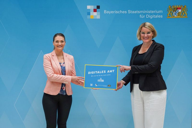 Staatsministerin Judith Gerlach und Eva Weber, Oberbürgermeisterin der Stadt Augsburg (Bayerisches Staatsministerium für Digitales)