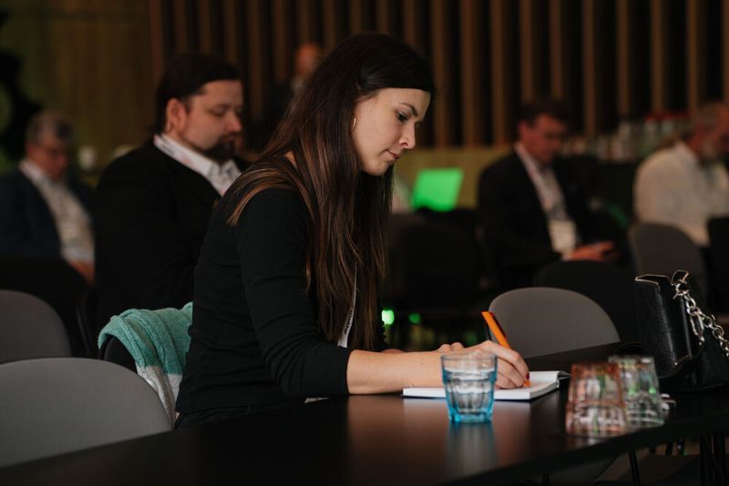 Man lernt nie aus: Redakteurin Barbara Gribl (Storage-Insider/Vogel IT-Medien) reiste aus Augsburg an. (Bild: Manuel Emme Fotografie/Vogel IT-Akademie)