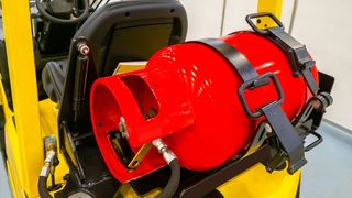 Wenn ein LPG-betriebener (Autogas) Gabelstapler nicht gleich startet, ist Vorsicht geboten. Wenn nicht verbranntes LPG austritt, kann es zu Verpuffungen kommen. (Bild: Grispb - stock.adobe.com)