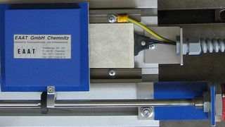 Nur 20 mm hoch  ist der Linearmotor und erlaubt so eine einfache Integration in das Maschinenkonzept des Anwenders. Bilder: MTS Sensor (Archiv: Vogel Business Media)