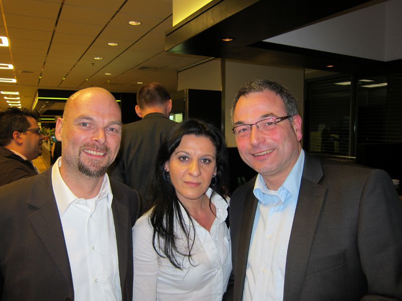 v. l.: Sascha Müller sowie Frau und Herr Flemming, Micron (IT-BUSINESS)