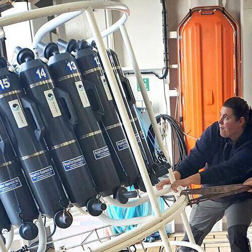 The researchers bring the CTD-instrument onboard the RV Skagerak.