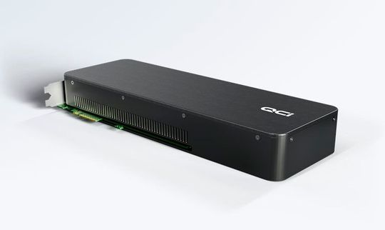 1,6 Kilometer aufgewickelte Glasfaser, entsprechend 10.000 Knoten, womit sich mittels "Reservoir Computing" in Zeitreihen komplexe Muster entdecken lassen, stecken in Neurawave.(Bild:  QCI)