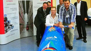 V.l.: Sascha John (Fiege), Steffen Näther (Fiege), Francesco Friedrich, Michael Schirmaier (Fiege), Wolfgang Hoppe und Jens Neuner (Regionalgruppensprecher BVL Thüringen). (Bild: Fiege)