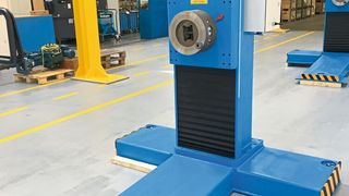 Mit der Regelbarkeit und Positionierung durch Führungen und Getriebemotoren, finden die Hubsäulen in der Automobilindustrie, Flugzeugindustrie oder im Getriebebau von Schwerlastfahrzeugen ihren Einsatz.  (Enzfelder)