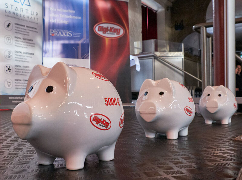 Die Gewinnerschweine von Digi-Key. Das erstplatzierte Team konnte sich über 5000 Euro freuen, die nächstplatzierten bekamen je 3000 Euro und 2000 Euro.  (ELEKTRONIKPRAXIS / Richard Oed)