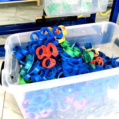 Examples of the types of thermoplastic components made from PP, PA or other plastics for which the compact APSX-PIM V3 injection moulding machine can be used in prototyping or small-series production ... (Source: APSX)