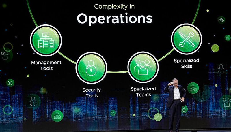CEO Pat Gelsinger knackt mental eine harte Nuss: Wie bringt man die vielen Aspekte des IT-Betriebs unter einen Hut? (VMware)