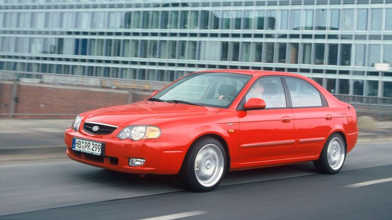 Billige Autos wie der Shuma sicherten Kia frühe Erfolge, glänzten aber nicht immer mit Qualität. (Bild: Kia)
