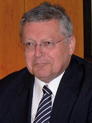 „Sagen Sie mir, wie sich der Export entwickelt, und ich sage Ihnen, wie unser Geschäft läuft.“ Hans-Michael Heitmüller, Vorstandsvorsitzender der Deutschen Leasing AG, Bad Homburg v. d. Höhe Bild: Steinmüller (Archiv: Vogel Business Media)