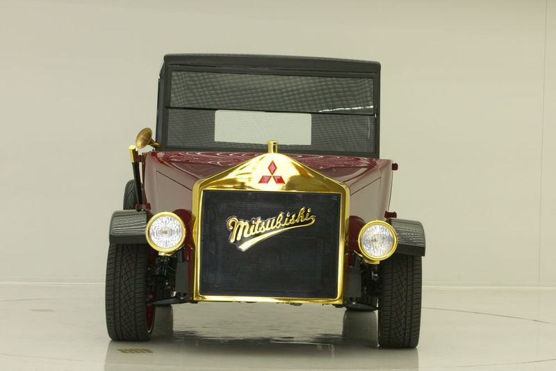 ... hat West Coast Customs dem Model A einen vom Outlander PHEV stammenden Plug-in-Hybrid-Antrieb verpasst. (Bild: Mitsubishi)