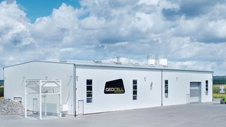 Individuelle Ausführung einer Stahlhalle von Losberger mit den Abmessungen 20 m x 48 m. Die Traufhöhe beträgt 8 m. (Bild: Losberger)