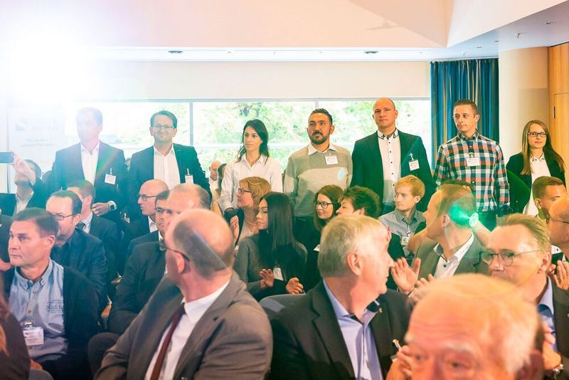 Einer davon ist die Mercedes-Benz-Niederlassung Stuttgart. (Stefan Bausewein)