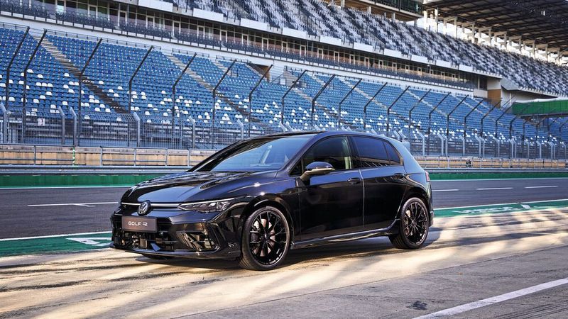 VW hat die R-Versionen von Golf und Golf Variant überarbeitet. Die Preise starten bei 53.800 Euro.(Bild:  Volkswagen AG)