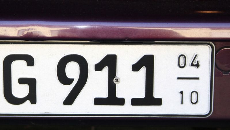 Saisonkennzeichen sind unter anderem für Sportwagen und Cabrios eine Option.(Bild:  sp-x)