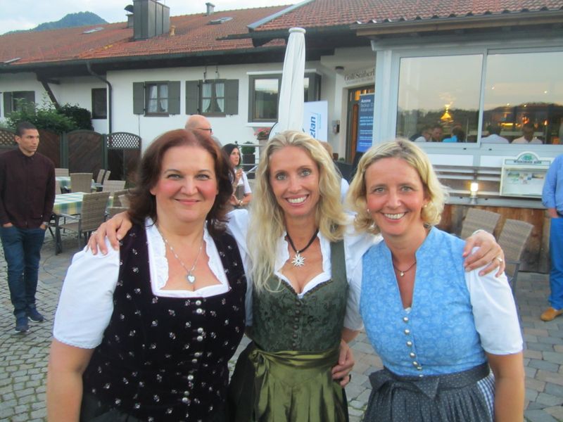 Drei fesche Madels unter sich: (v. l.) Lilli Kos (IT-BUSINESS), Sharon Heidorn (Acronis) und Stephanie Steen (IT-BUSINESS). (Vogel IT-Medien GmbH)