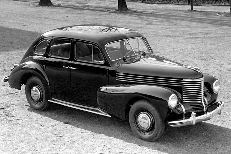 Im Jahr 1949 rollten 7.820 Opel Kapitän in Rüsselsheim vom Band. Der Vertrieb erfolgte nun auch an Privatpersonen. Außerdem gab es leichte Designmodifikationen. (Foto: Opel)