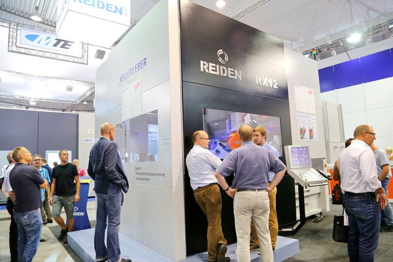 Reiden präsentierte neu auf der AMB 2016 sein 5-Achsen-Bearbeitungszentrum RX 12, mit der Möglichkeit für Fräs-Dreh-Bearbeitungen und einem einfachen aber sehr effektiven und platzsparenden Palettenwechslerkonzept. (Anne Richter, SMM)