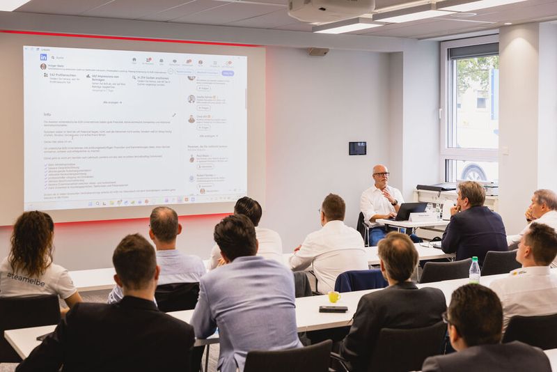 Impressionen vom 24. Würzburger EMS-Tag: Im Mittelpunkt standen aktuelle Branchenthemen, praxisnahe Impulse und insbesondere der persönliche Austausch innerhalb der EMS-Community. (Bild: Stefan Bausewein)