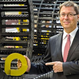 „Der vector award ist ein sehr wichtiger Baustein unserer Entwicklungsarbeit“, so Harald Nehring, Prokurist E-Ketten-Systeme der Igus GmbH. „Damit möchten wir Innovationen unterstützen und neue Einsatzmöglichkeiten für Energieführungssysteme fördern.“